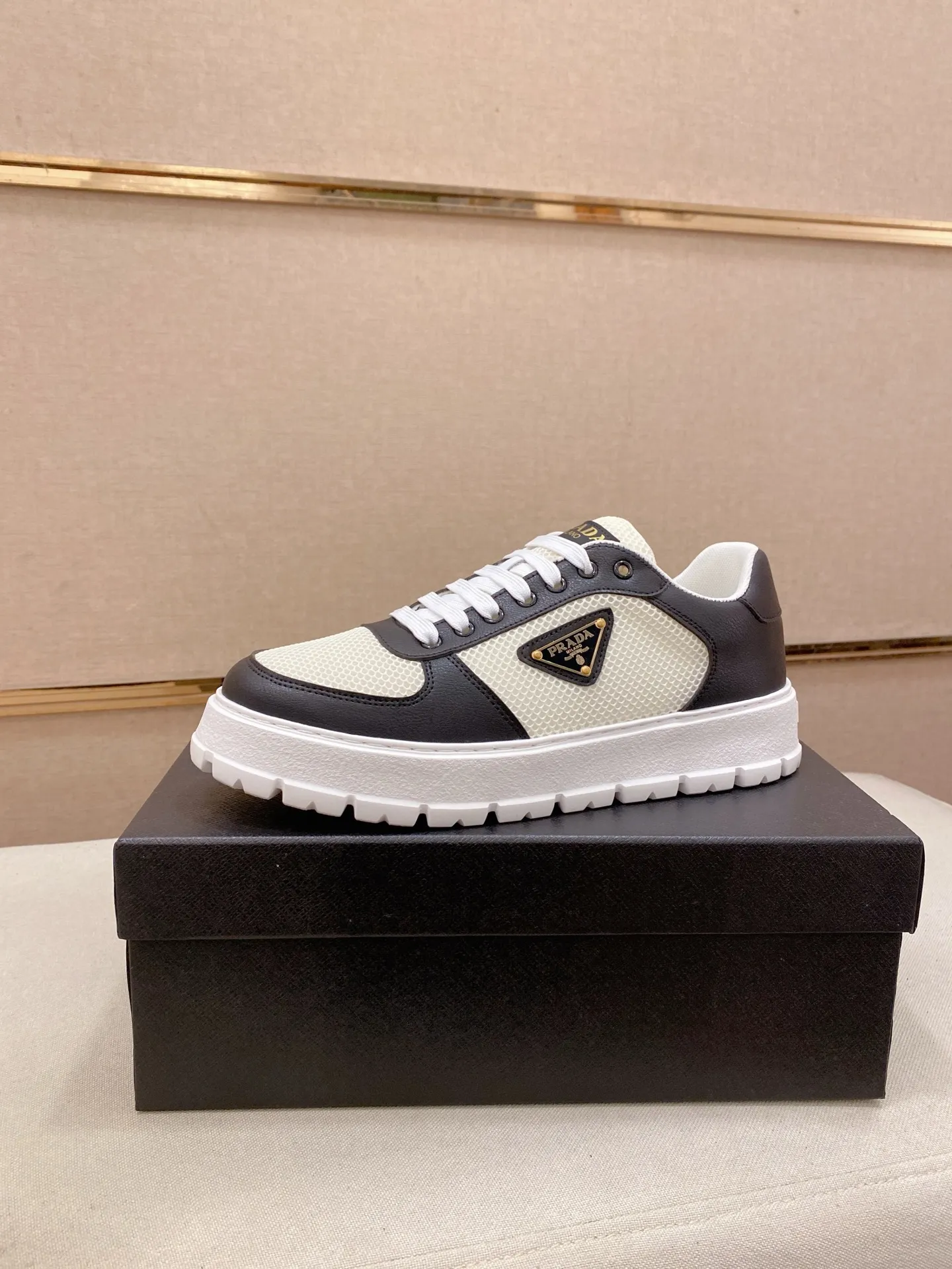 Men's men's shoes💰: 440💰[Prada～Prada] Trendy new styles are on the market. Same style as the official website. Counter quality. Original version. [Strong] [Strong] Imported selected first-layer cowhide. Comfortable and breathable sheepskin lining, fine workmanship, upper layer made of 100% pure cowhide, original last shape, comfortable on the feet, shoe sizes 38 to 44
